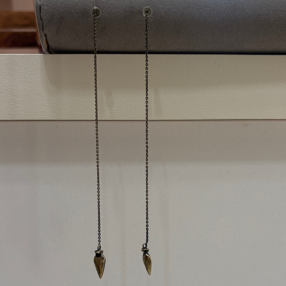 Kendra Scott arrowhead drop earrings